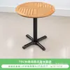 Conjunto Personalizado de Mesa e Quatro Cadeiras com Estrutura Simples de Liga de Alumínio Preta e Madeira Plástica na Cor Teak para Uso Externo em Cafés
