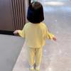 Traje de niña, primavera y otoño, nueva sudadera para niños, traje casual de estilo occidental, conjunto de dos piezas simple de color liso con estampado de gofres para bebé