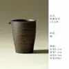 Juego de té de cerámica gruesa vidriada con detalles dorados, que incluye un cuenco con tapa de cerámica, una taza de té, una tetera con asa lateral y una taza de maestro, así como un cuenco para matcha