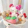 Exquisito ramo de muñeca de peluche Romi de dibujos animados estilo Chanel Qixi Día del Maestro Regalo de muñeca traje de bolso