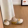 Sandalias Tejidas Huecas de Suela Gruesa Estilo Birkenstock de Nuevo Estilo para Verano con Malla Transpirable y Medias Zapatillas de Punta Cerrada para Mujer, Adecuadas para Uso en Exteriores en 2026