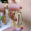 Brincos de metal com malha oca e círculo de cristal Brincos de alto padrão temperamento fashion micro cravejados brincos femininos atacado
