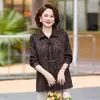 Blusa T-shirt de outono com estampa de leopardo para mãe, novo estilo 2026, moda feminina para meia-idade e idosos, camisa básica estilosa com gola