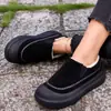 Sapatos casuais de algodão femininos de inverno com forro térmico, cabedal em camurça sintética, design retrô, adequados para mulheres de meia-idade e idosas para o trajeto de inverno.