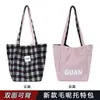Nova Bolsa Estilo Outono/Inverno 2026 com Padrão Xadrez de Lã Dupla Face, Moderna e Versátil, Bolsa Grande com Estampa de Leopardo para Mulheres