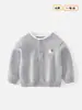 Chaqueta de punto de imitación de alpaca de alta gama de dos piezas para niños y niñas, cárdigan de cuello redondo, top de punto de color liso, suéter infantil Clase A