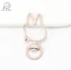 Anillo Abierto de Conejo con Orejas Puntiagudas de Aleación Pintada Cierre de Resorte Anillo de Resorte Llavero DIY Colgante Llavero de Conejo
