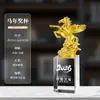 Trofeo de Cristal 2026 Trofeo Personalizado del Año del Caballo Premios de Reunión Anual Diseño Gratuito Grabado Souvenir para Empleado Destacado