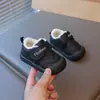 Nuevos Zapatos para Bebé Otoño/Invierno 2026 Más Terciopelo Suela Suave Zapatos Funcionales para Niños Pequeños Unisex Cálidos Zapatos Caminadores para Bebés y Niños Pequeños