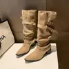 Botas altas hasta la rodilla para mujer, colección primavera/otoño 2025, botas de gamuza color caqui con punta fina, tacón grueso, efecto adelgazante, diseño plisado