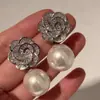 Brincos de Camélia Cravejados com Zircônia de Cao Shiwei, Brincos com Design de Flor de Pérola Falsa, Acessórios de Moda Festa de Luxo Leve