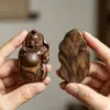 Bodhisattva Ajedrez Madera de Incienso Talla en Relieve Colgante Pixiu de una Cara Estilo Chino Adorno de Madera de Mano Colgante para el Cuello