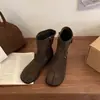 Hebilla de Cinturón Estilo Británico Vintage Chuyuji Botas Martin para Mujer Otoño/Invierno 2025 Nuevo Diseño de Nicho con Punta Dividida Falsa Ajuste Delgado