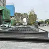 Escultura de cinta de acero inoxidable personalizada, cinta metálica abstracta espejo, forma de espiral irregular, pieza decorativa para oficinas de ventas, fuentes y jardines