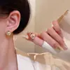 Pendientes Minimalistas de Perla Esférica Irregular para Mujer Diseño de Nicho Pendientes de Alta Gama Pendientes de Moda para Viajero al Trabajo Venta al por Mayor