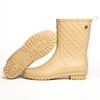 Fabricantes de sapatos de água atacado novo tubo antiderrapante Xadrez moda feminina forro quente resistente ao desgaste casual adulto botas de chuva