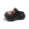 Zapatos Perforados de Primavera, Verano y Otoño con Lindos Conejitos, Kuromi y Cinnamoroll, Presentando una Variedad de Elementos, Cómodos Zapatos Doble Uso para Niños