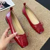 Sapatos de Vovó de Fundo Plano Estilo Novo Primavera 2026 Sapatos Vermelhos Pequenos para Casamento Mocassins Delicados Sapatos de Fada W116