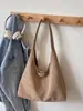 Bolso de axila nuevo para el día a día 2025 con textura simple, bolso de un solo hombro, bolso tipo cubo simple, bolso tote esmerilado para mujer