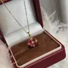 Anillo, Pendientes, Collar de Flor de Iris Rubí Estilo Palacio Retro, Exquisito y Lujoso Juego de Joyas, Juego de Joyas de Cobre