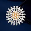 Broche de camelia de perlas lujoso y elegante, un accesorio de moda de alta gama estilo coreano para mujer, con un diseño completo de diamantes y un cierre de seguridad para evitar la exposición accidental