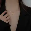 Colgante de Doble Anillo de Corazón Hueco Simple y Elegante Cadena para Clavícula para Mujeres Moda Tendencia Collar Entrelazado con Forma de Corazón Venta al por Mayor