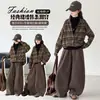 Conjunto de Roupa para Meninas Primavera e Outono 2026 Novo Estilo Coreano Tendência Camisa Xadrez Conjunto de Três Peças para Crianças Mais Velhas