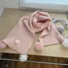 Bufanda Pompones Rosa Dulce Linda Estilo Japonés Reductora de Edad para Mujer Otoño e Invierno Atmósfera Coreana Calentador de Cuello Suave Cálido Color Sólido