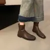 Botas de tornozelo francesas de camurça retrô para mulheres, nova coleção outono/inverno 2024, salto baixo, justas, cano curto, botas pretas estilo Martin