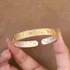 Pulseira Aberta Elefante Bebê Flor de Prata 9999 Auspiciosa Elefante Auspicioso Esmalte em Relevo Vintage Feita à Mão Pulseira Antiga de Prata Esterlina