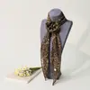 Bufanda de gasa con forma de diamante para mujer, estilo coreano, estampado a cuadros, bufanda larga para el cuello con hebilla de bufanda de flor de rosa tridimensional, cinta elegante