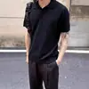 Camisa Polo Simples de Tricô Estilo Retro High Street Americana para Mulheres, Camiseta Casual de Manga Curta com Decote V Estilo Old Money Moda Coreana para Homens