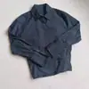 Nueva Camisa Versátil Simple de Silueta Off-Shoulder en Color Sólido Blanco/Negro con un Diseño Moderno y Elegante