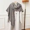 Colección de otoño e invierno transfronteriza: bufandas triangulares y chales de punto de moda con mezcla de lana, perfectos como prendas de abrigo o chales para mujer; venta al por mayor del fabricante