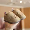 Nuevos zapatos de primavera y otoño para bebés y niños pequeños de 0 a 1 año y medio, zapatos infantiles de dibujos animados con suelas blandas y características antideslizantes, zapatos que chirrían para niñas
