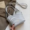 Bolso bandolera portátil sencillo y ondulado de alta gama para mujer, informal, para ir al trabajo y combinar con todo.