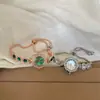 Relógio Redondo Europeu e Americano Transfronteiriço Cravejado de Diamantes com Pulseira de Puxar, Pulseira de Luxo Leve e de Alta Qualidade, Pulseira da Moda e de Temperamento Exquisito