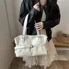 Bolso de mano de moda y alta gama para mujer, nuevo estilo 2026, bolso de hombro con bloques de color moderno, bolso tote versátil para el hombro para el día a día.
