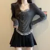 2025 Nova T-shirt de Tricô Cinza de Renda de Alto Padrão Outono Feminina Tamanho Grande para Gordinhas Doce e Chique Manga Longa