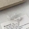 Pendientes de Botón Exquisitos Estilo Coreano Versátiles Moda para el Día a Día Zirconia de Lujo Ligero de Alta Gama Flor Pendientes de Botón Personalidad de Nicho Pendientes Sencillos para Mujer