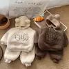 Conjunto de invierno para niños y niñas sudadera con forro polar engrosada pantalones ropa casual cálida de lana de cordero ropa para niños conjunto de dos piezas
