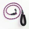 Fabricantes de suministros para mascotas al por mayor cuerda de tracción para perro mascota con mango de EVA alambre reflectante extendida 1.5 metros protector de mano cuerda para perro