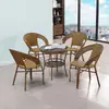 Juego de mesa y sillas para balcón exterior, que incluye tres sillas de mimbre, una silla de jardín de mimbre y una pequeña mesa de centro para exteriores - un juego completo para relajarse en el jardín o en el patio