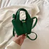 Mini súper caliente bolsa pequeña cruzada para mujer 2026 nuevo mini nicho otoño e invierno exquisita sensación de alta gama para niñas bolsa tipo sobre rojo