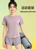 Top de corrida feminino com bolso com zíper para guardar o celular, manga curta em malha respirável de verão, camiseta esportiva de secagem rápida
