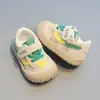 Nuevos estilos de zapatos de suela blanda, antideslizantes, para niños y niñas, zapatos para caminar de bebé, zapatos de otoño de una sola capa, zapatillas deportivas para niños pequeños y zapatos estables para caminar para niños pequeños
