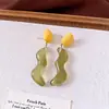 Pendientes Cuadrados de Resina con Forma de Ola Aguja Plateada, Lujo Ligero, Sensación de Alta Gama, Pendientes de Nicho, Simples, Versátiles, Pendientes de Moda para el Trayecto al Trabajo