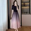 Vestido preto deslumbrante e único com letras em degradê, manga curta, nova coleção de verão 2026, moda feminina plus size