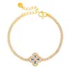 Mismo estilo que Puzuo Gold Shop, pulsera de trébol de cuatro hojas en oro arenado con diamantes completos para mujer, sensación de lujo ligero de alta gama, joyería de mano de la suerte, regalo para novia