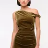 Em Estoque Comércio Exterior Amazon Aliexpress Transfronteiriço Moda Feminina Vestido Um Ombro Assimétrico Curto Veludo Vestido Feminino